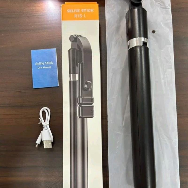 R1S-L Selfie Stick+Tripod  with LED Light | Portable Bluetooth Selfie Stick for Vlogging & Travel